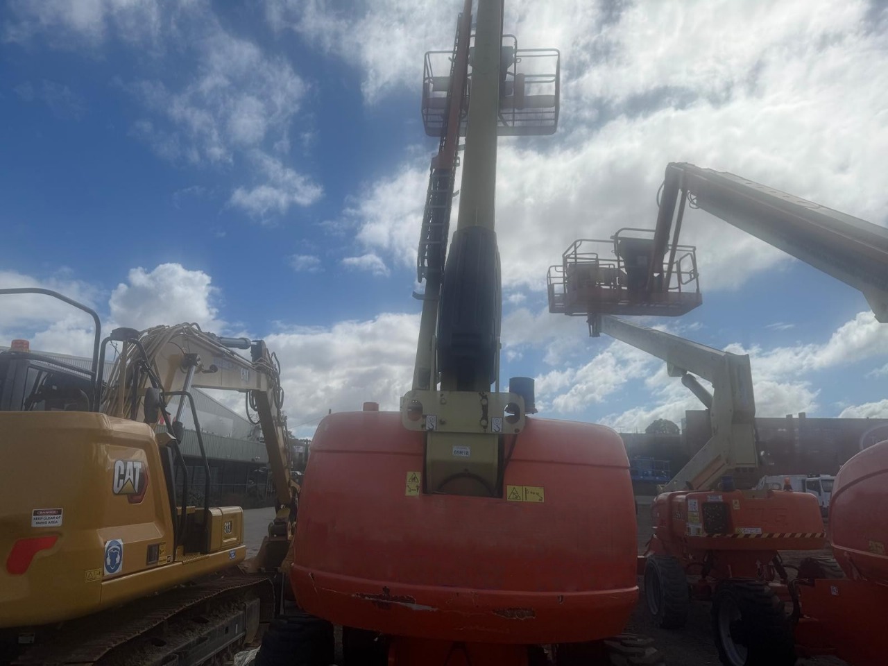 Sold - Scissor Lift - View 3